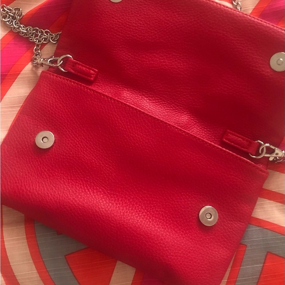 Gorgeous new red purse with chain link strap - Picture 2 of 2